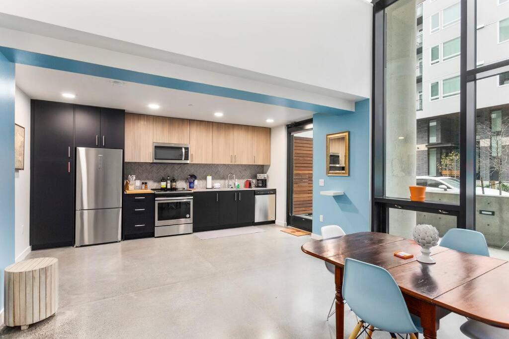 Open Loft In Redmond Core - 92 Walkscore! Экстерьер фото