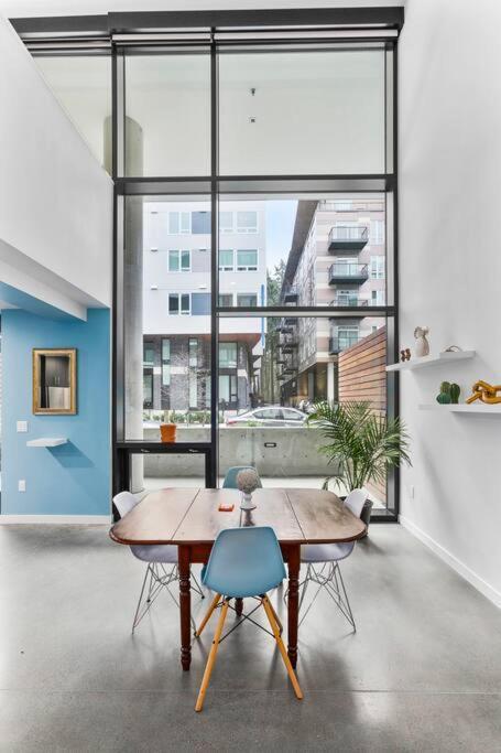 Open Loft In Redmond Core - 92 Walkscore! Экстерьер фото